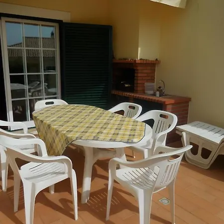 Townhouse Vila Rosal Wifi & Aircon 350 From The Beach 假日公园 *